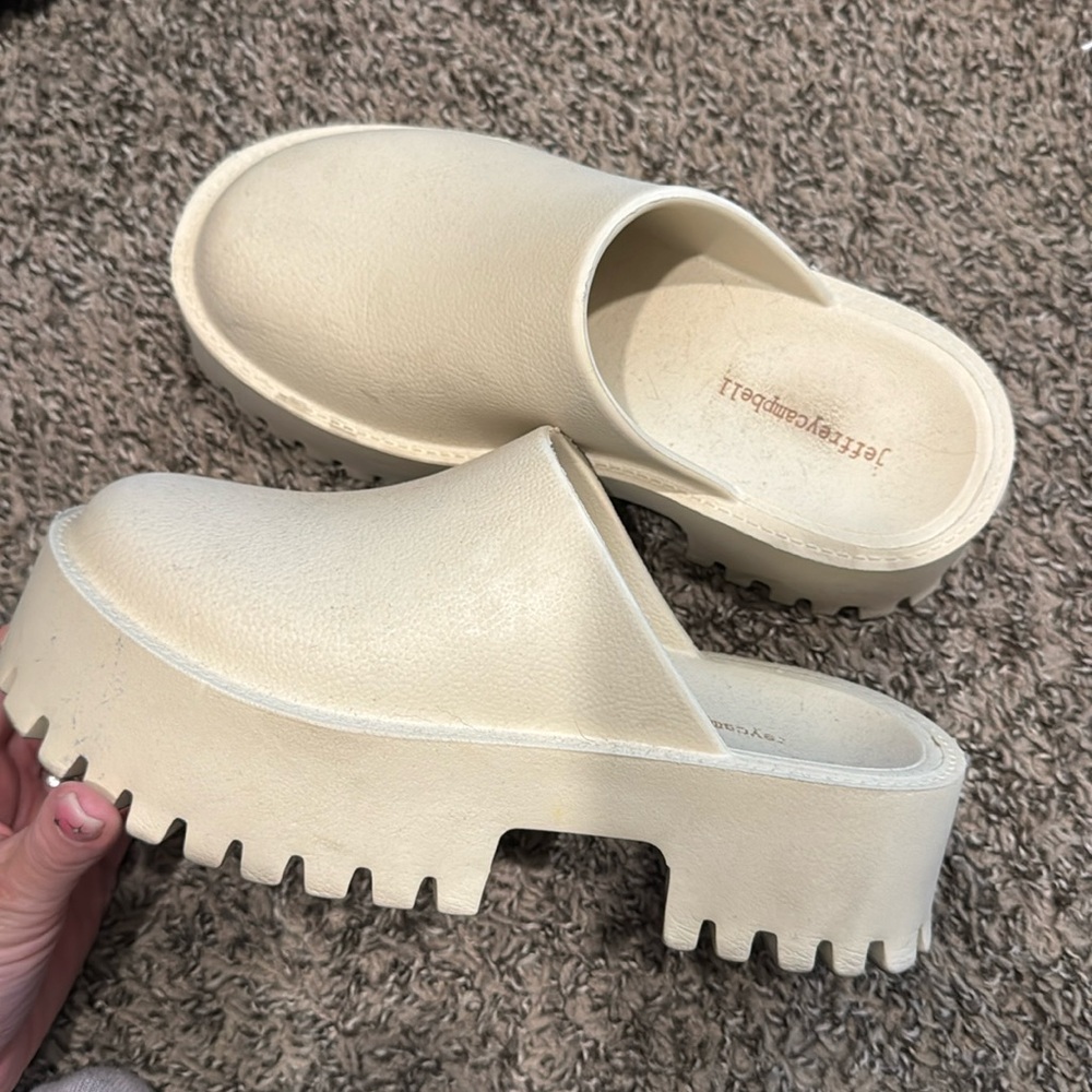 Jeffrey Campbell Women's Cream Clogs women’s size 7